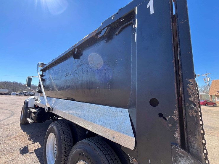 2004-mack-cv713-tandem-dump-truck-(481,756-miles)-image-30