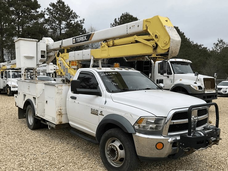 2013-dodge-ram-5500hd-image-1
