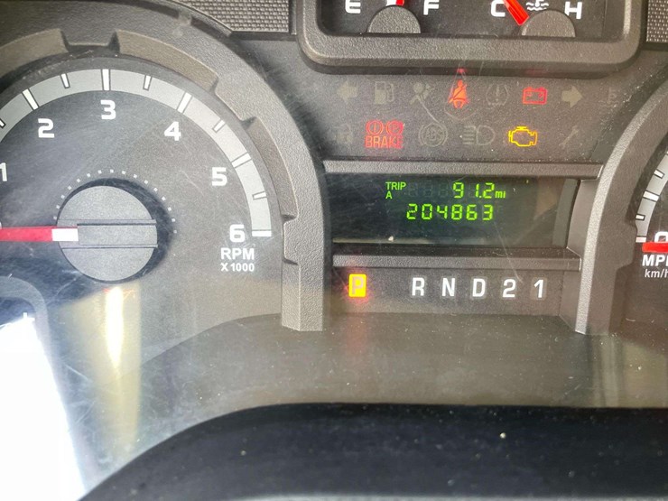 2014-ford-cargo-image-25