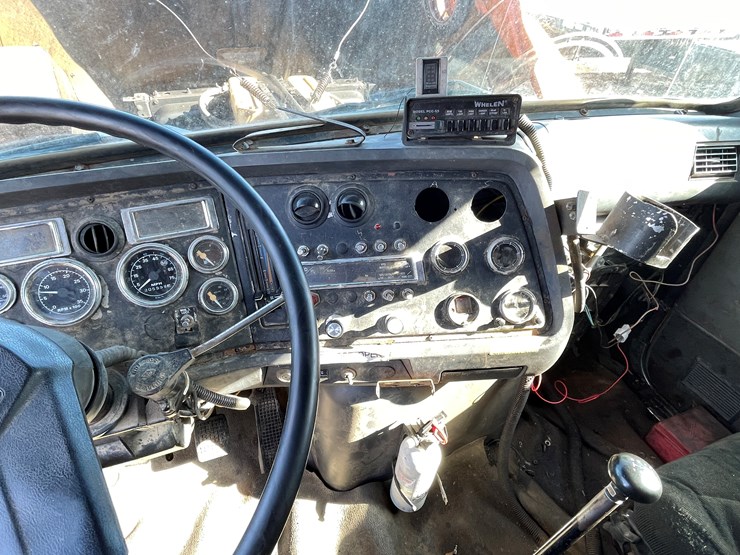 1996-ford-l9000-image-36