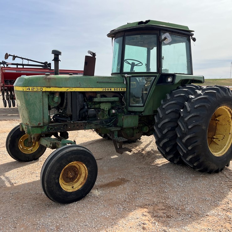 1975 JOHN DEERE 4230