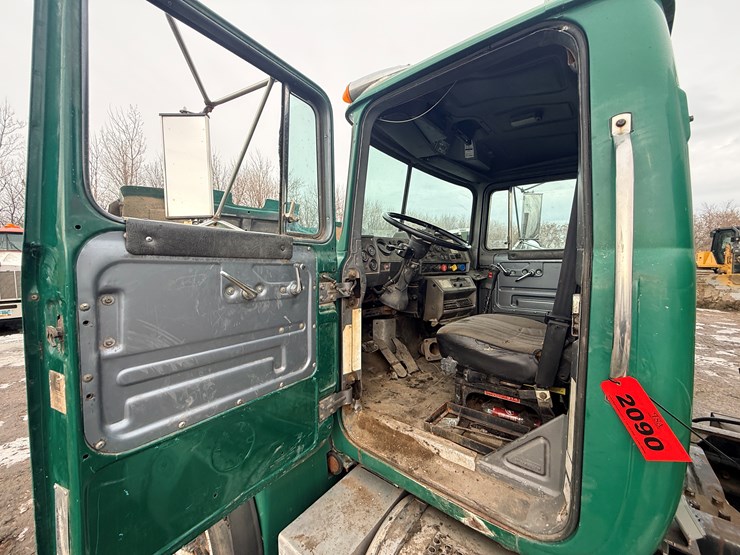 1999-mack-dm690-image-58