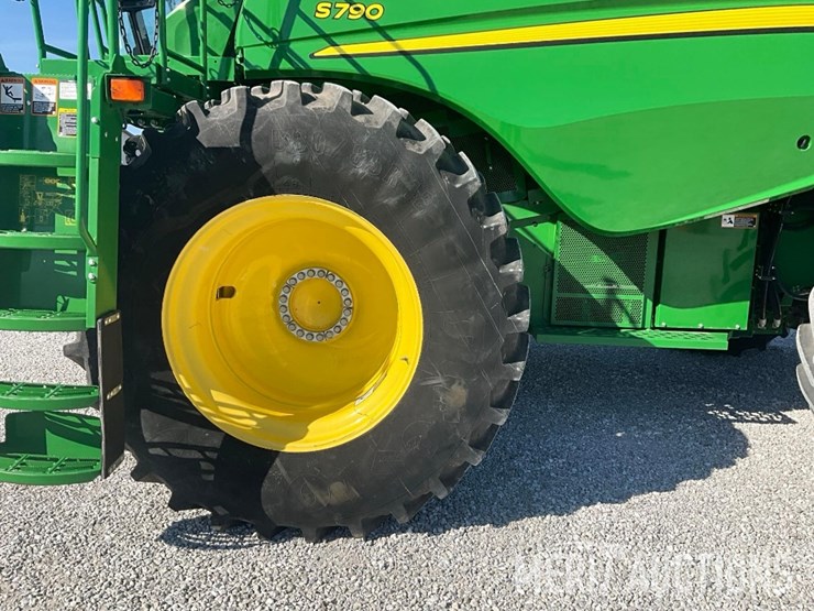 2021-john-deere-s790-image-13