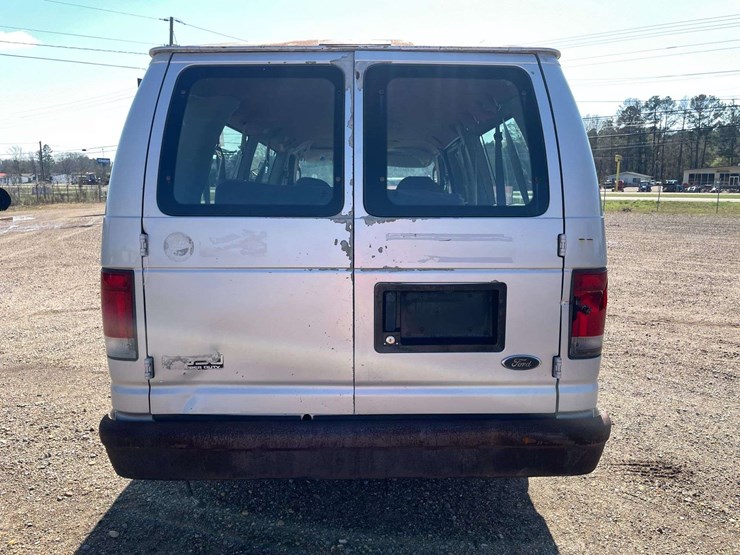 2005-ford-econoline-350xl-10-passenger-van-(80,129-miles)-image-6