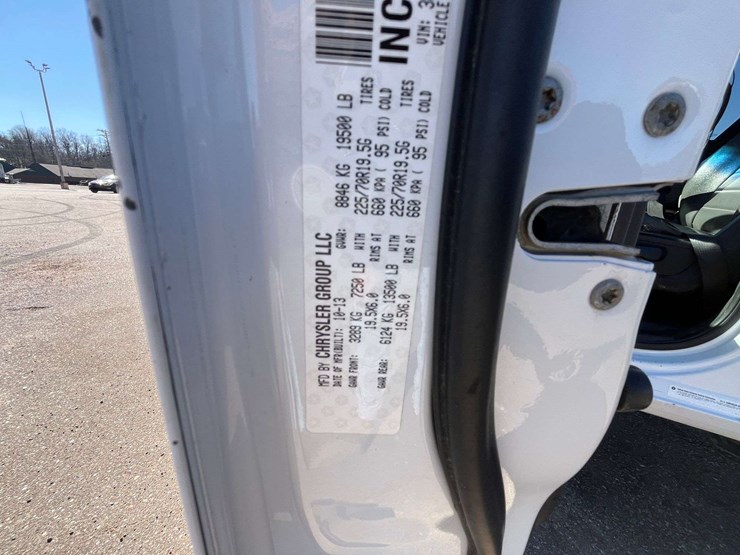 2014-dodge-ram-5500-image-34