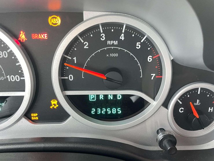 2010-jeep-wrangler-sport-image-26