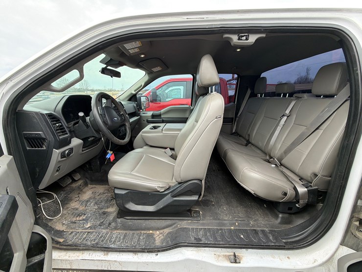 2020-ford-f150-xl-image-18