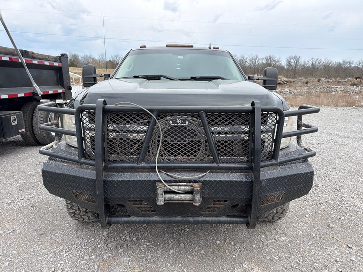 2011-chevrolet-3500-image-10