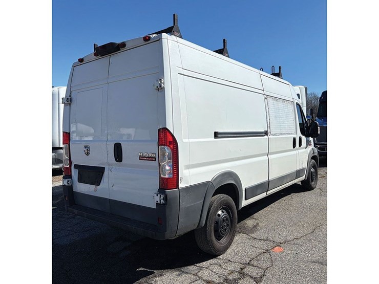 2017-dodge-ram-3500-image-2