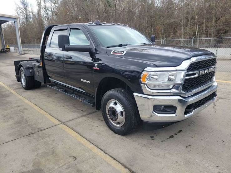 2022-dodge-3500-image-1