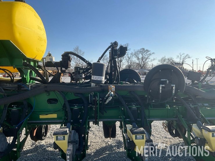 2009-john-deere-1770nt-image-39