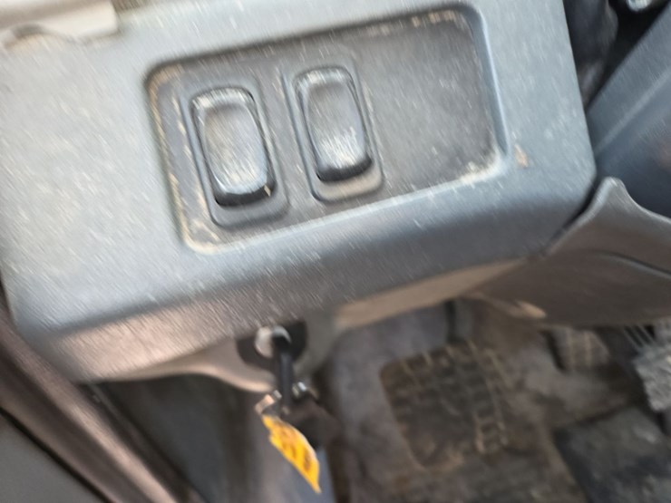 2007-freightliner-day-cab-semi-image-68