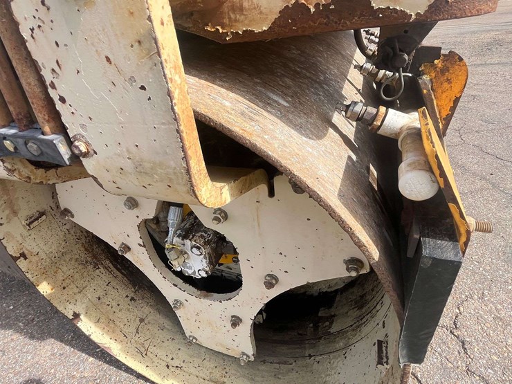 2005-ingersoll-rand-dual-smooth-drum-roller-(2,468-hours)-image-15