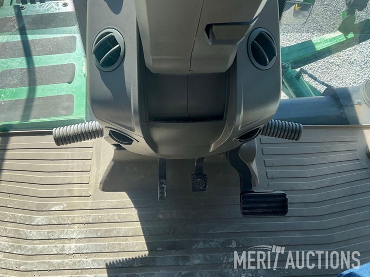 2022-john-deere-410r-image-37