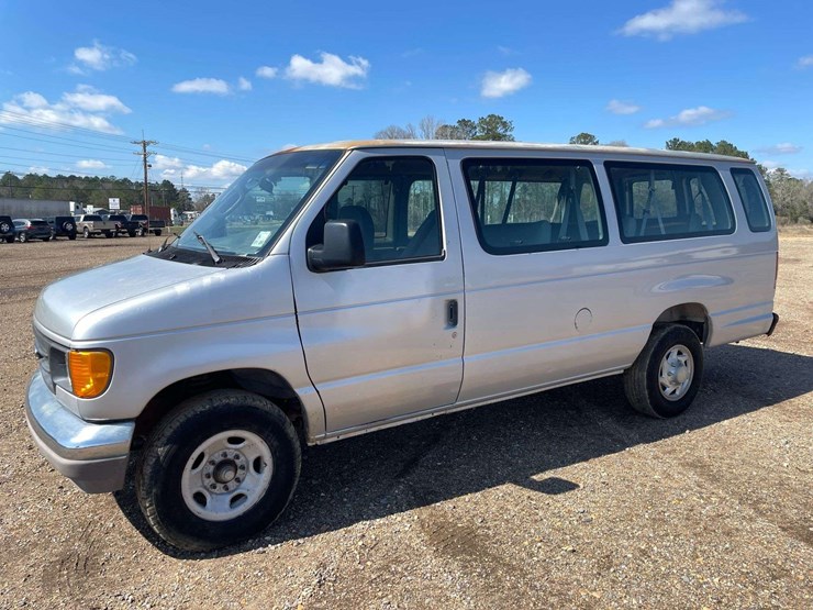 2005-ford-econoline-350xl-10-passenger-van-(80,129-miles)-image-1