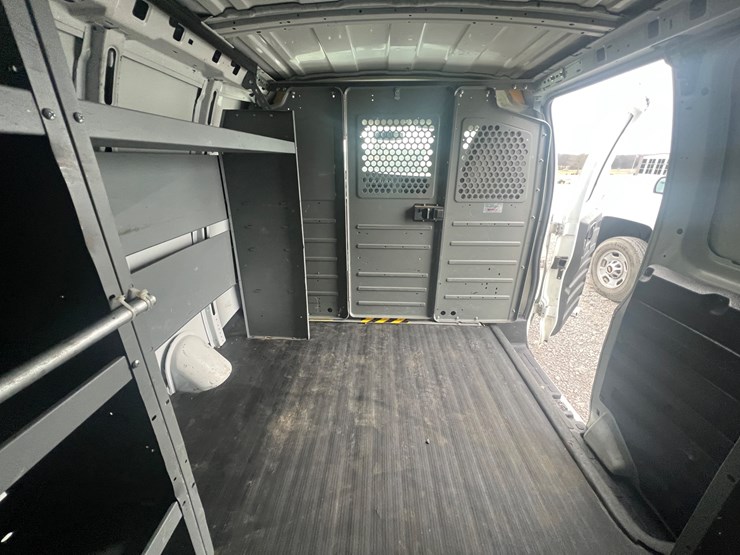 2012-chevrolet-express-g2500-image-22