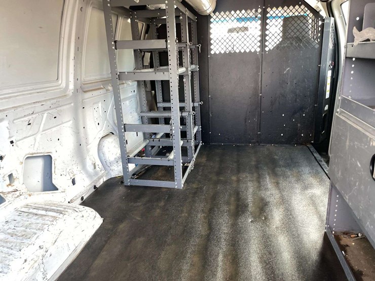 2014-ford-cargo-image-14