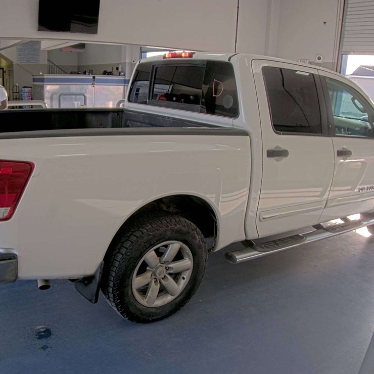 2010 NISSAN TITAN SE