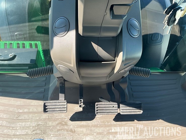 2023-john-deere-8r-340-image-39