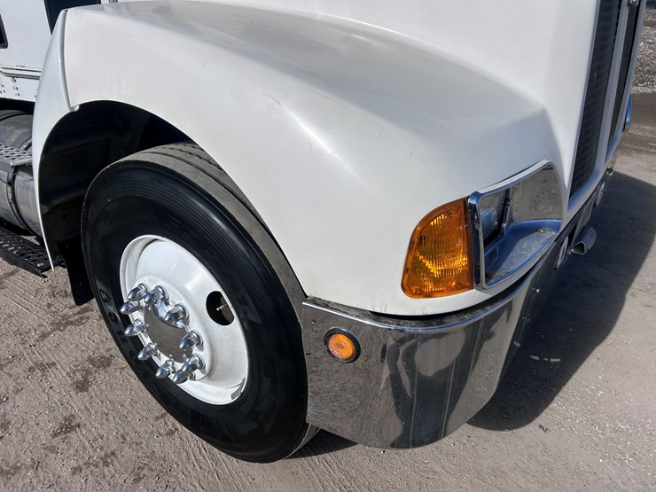 #1679-•-2003-kenworth-flatbed-truck-image-17