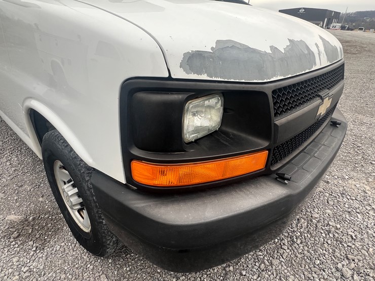 2012-chevrolet-express-g2500-image-11
