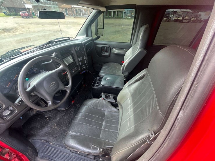 2008-chevrolet-kodiak-5500-4x4-crew-cab-flatbed-truck-(85,344-miles)-image-12