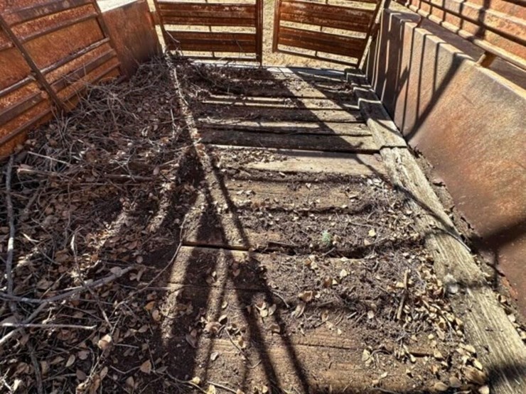 gooseneck-livestock-trailer-image-10