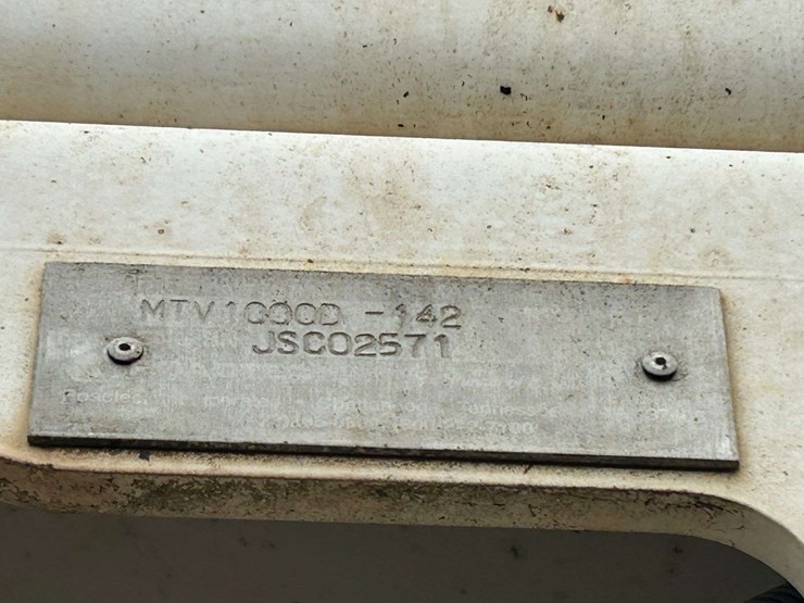 roadtec-mtv1000d-asphalt-material-transfer-buggy-image-29