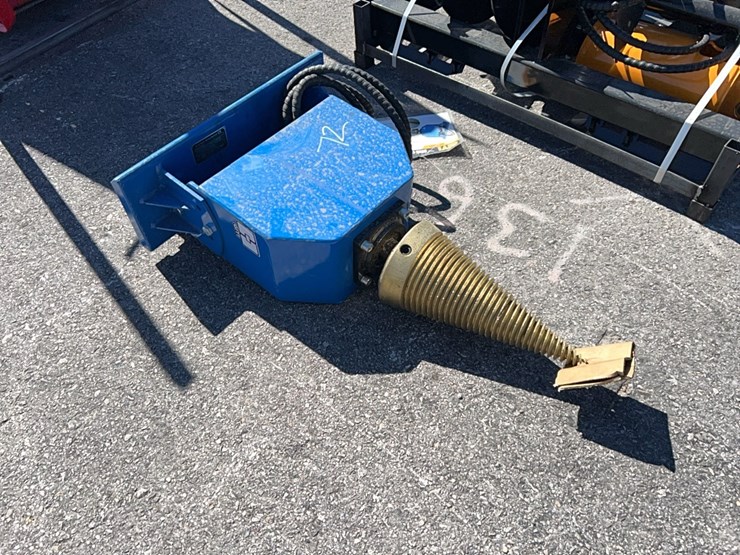 new-giyi-wood-splitter-skid-steer-attachment-image-3