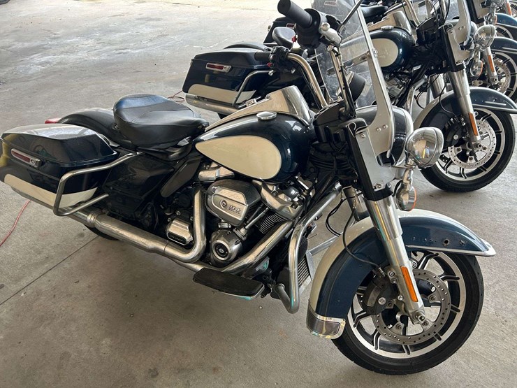 2020-harley-davidson-road-king-police-motorcycle-image-2