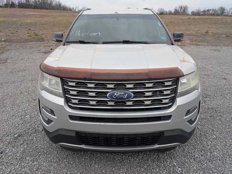2016-ford-explorer-xlt-image-14