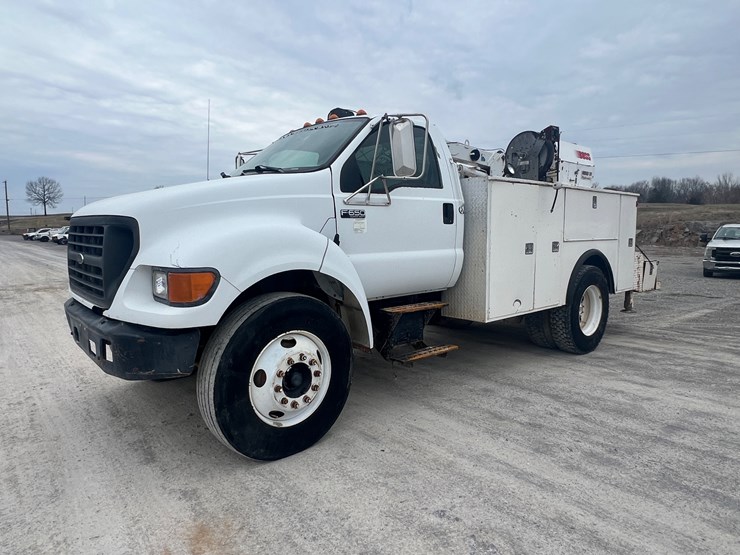 2000-ford-f650-image-1