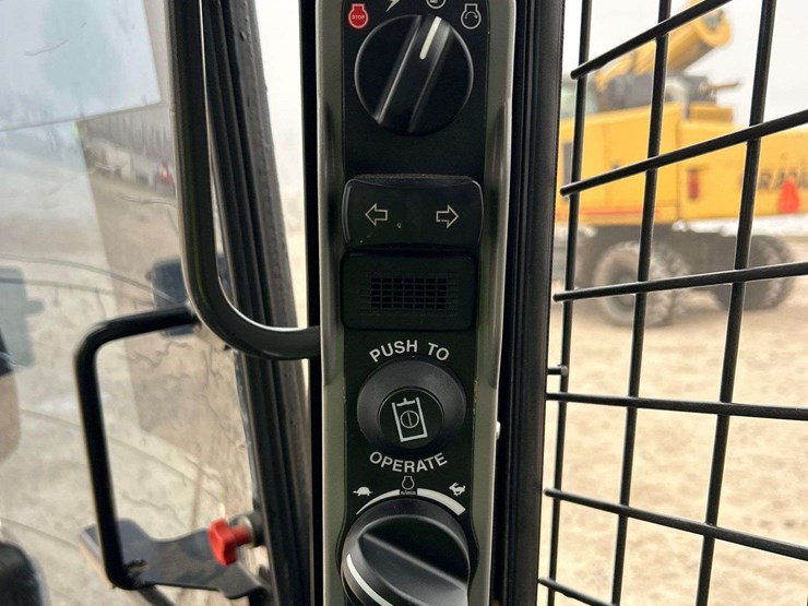 2023-new-holland-c327-image-9