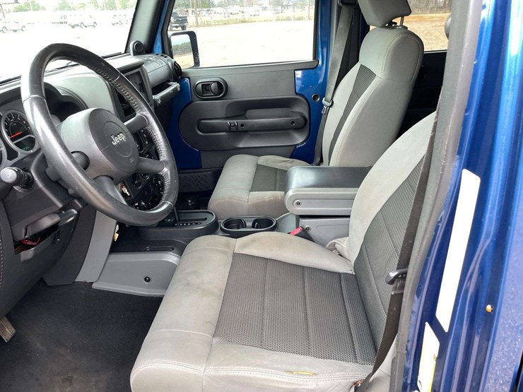 2010-jeep-wrangler-sport-image-10