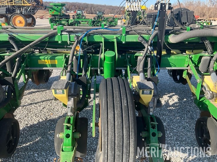 2009-john-deere-1770nt-image-16