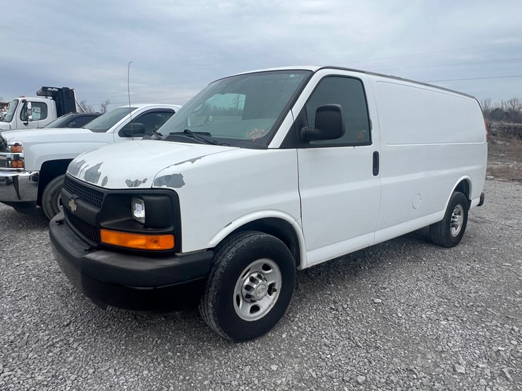 2012-chevrolet-express-g2500-image-1