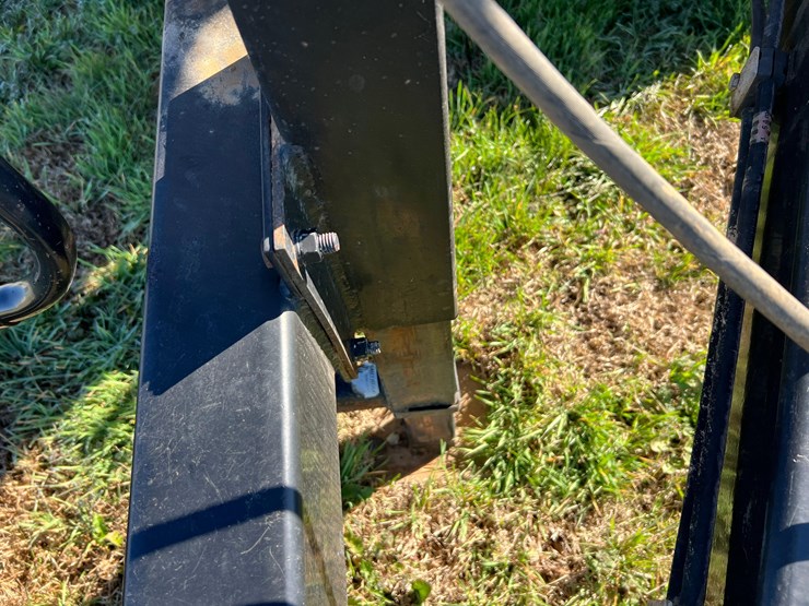 adams-high-clearance-5-ton-spreader-image-11