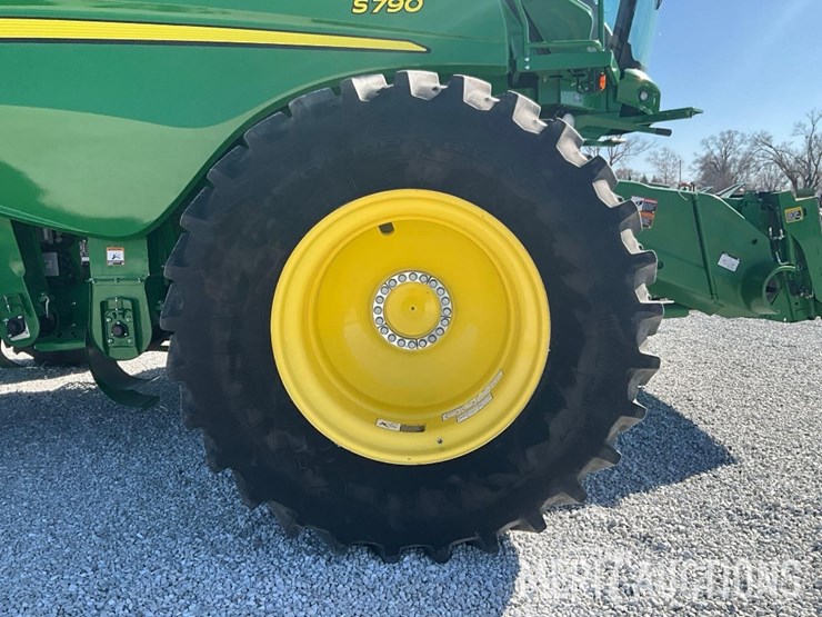 2021-john-deere-s790-image-33