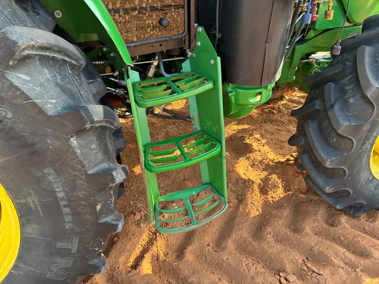 2022-john-deere-6105e-image-7