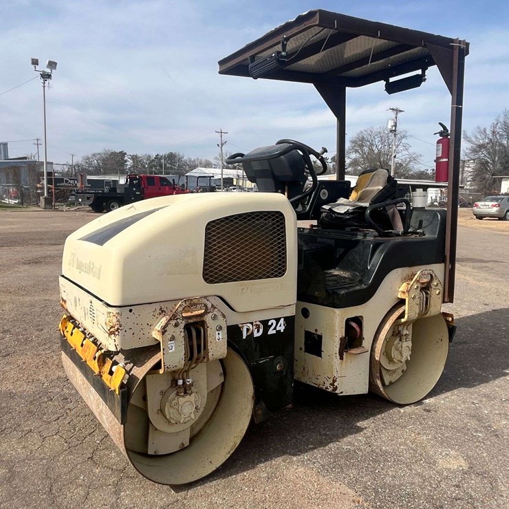 2005 Ingersoll-Rand Dual Smooth Drum Roller (2,468 Hours)