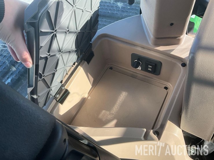 2025-fendt-943mt-vario-image-44