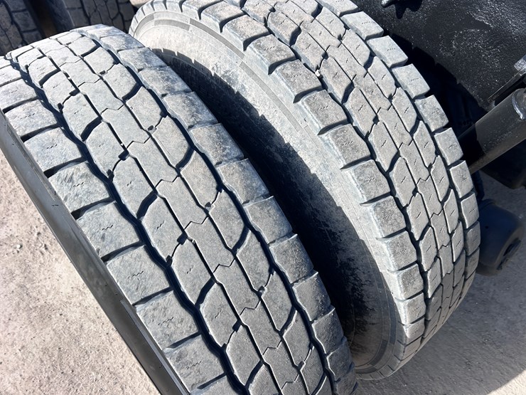 #1680-•-freightliner-day-cab-truck-tractor-image-73