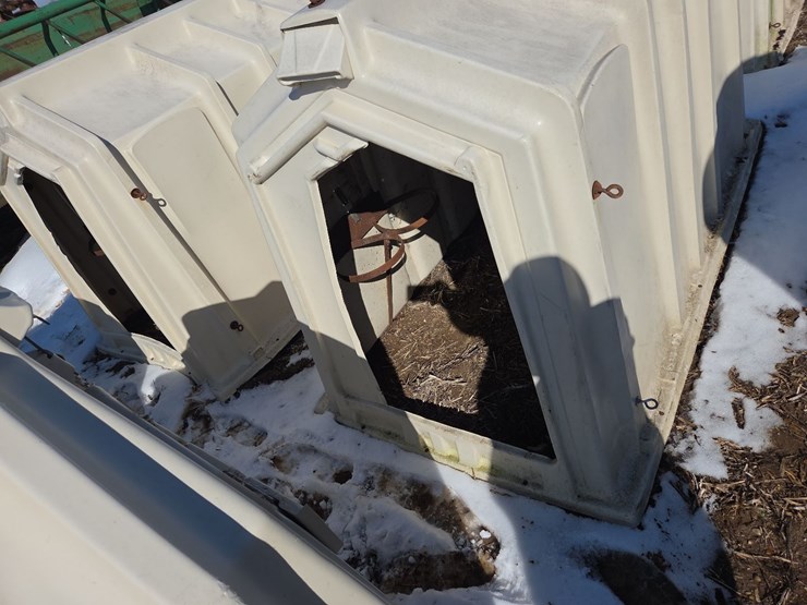 (2)-calf-tel-poly-calf-huts-(middle)-image-3