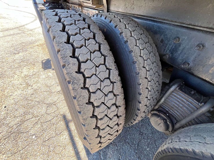 2004-mack-cv713-tandem-dump-truck-(481,756-miles)-image-29