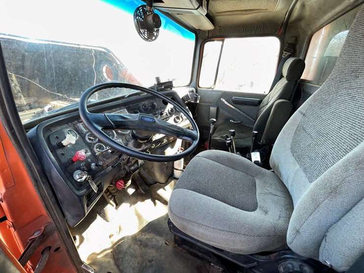 1996-ford-l9000-image-33