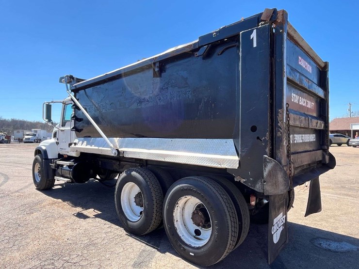 2004-mack-cv713-tandem-dump-truck-(481,756-miles)-image-6