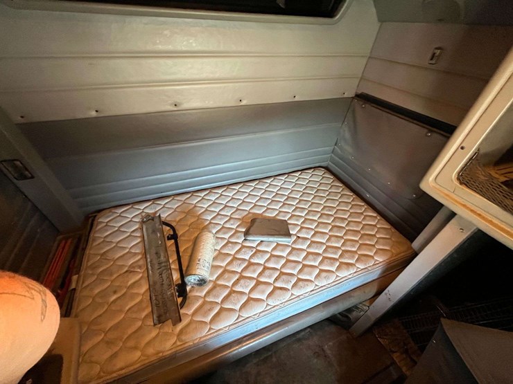 2012-peterbilt-386-image-31