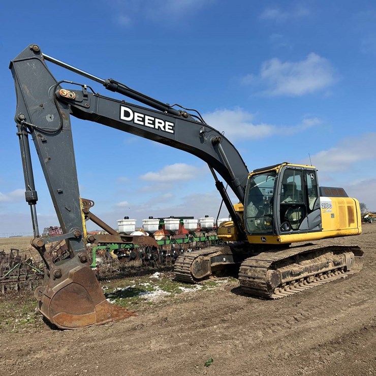 DEERE 210G