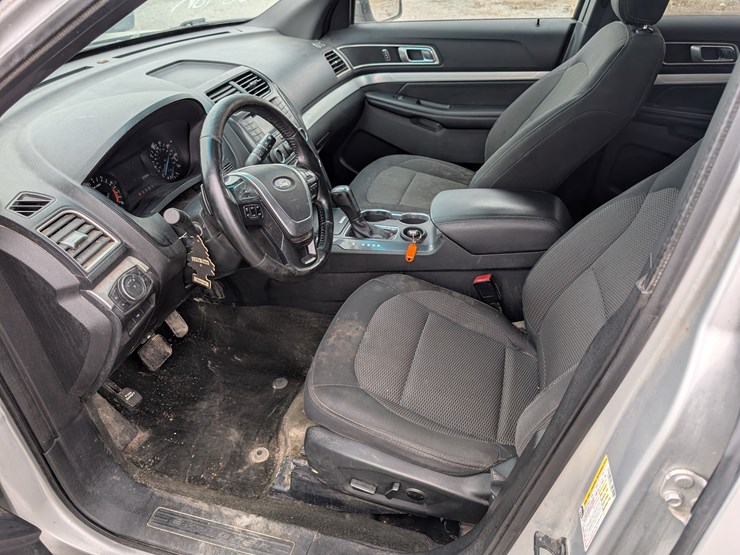 2016-ford-explorer-xlt-image-5