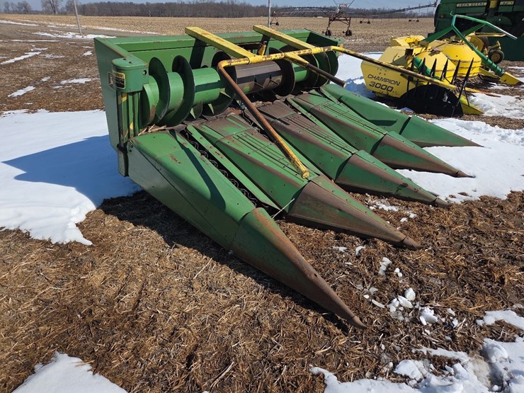 jd-484-4-row-corn-head-image-14